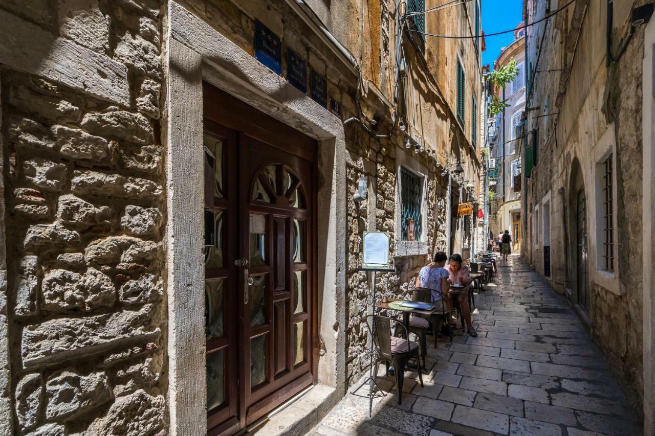 Rooftop City View Apartment In The Palace Walls Split Exteriör bild